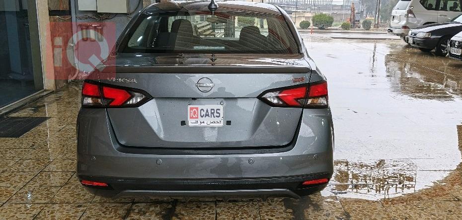 نيسان فيرسا